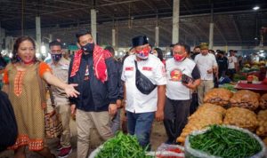 Serap Aspirasi Pedagang, Calon Walikota Medan Bobby Nasution Blusukan ke Pasar Induk Lauchi. (Foto: SINDONews/dok) SUMBER: sindonews.com