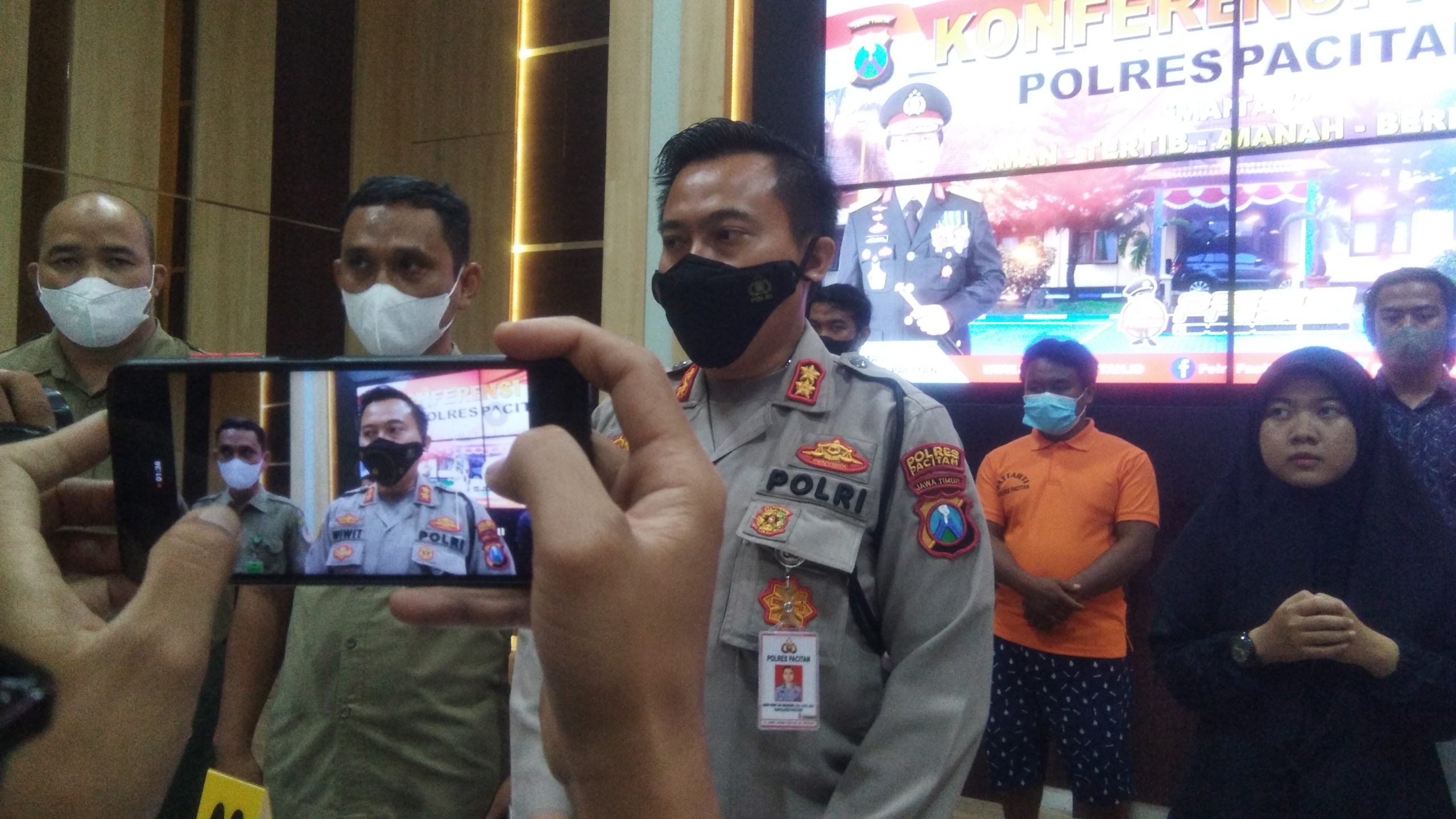 Pers release tersangka pembantai lumba lumba