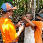Salah seorang ODGJ di Pacitan saat mendapat perawatan dari tenaga kesehatan.