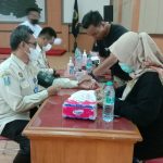 Pelaksanaan vaksinasi covid-19 di Gedung Karya Dharma Pemkab Pacitan .