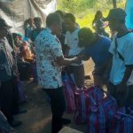 Bupati Aji saat menyerahkan bantuan bagi warga terdampak bencana alam.