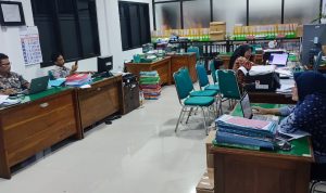 BKP SDM Pacitan kerja lembur demi cairnya TPP pegawai.