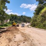 Titik lokasi jalan yang belum diaspal, karena tanah masih terus bergerak.