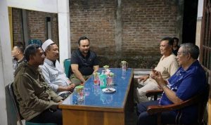 SBY saat makan mie Jawa di Arjosari bersama Bupati Aji dan KH Fuad Dimyati.