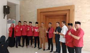 Bupati Aji saat bersama beberapa bupati berbasis PDI-P