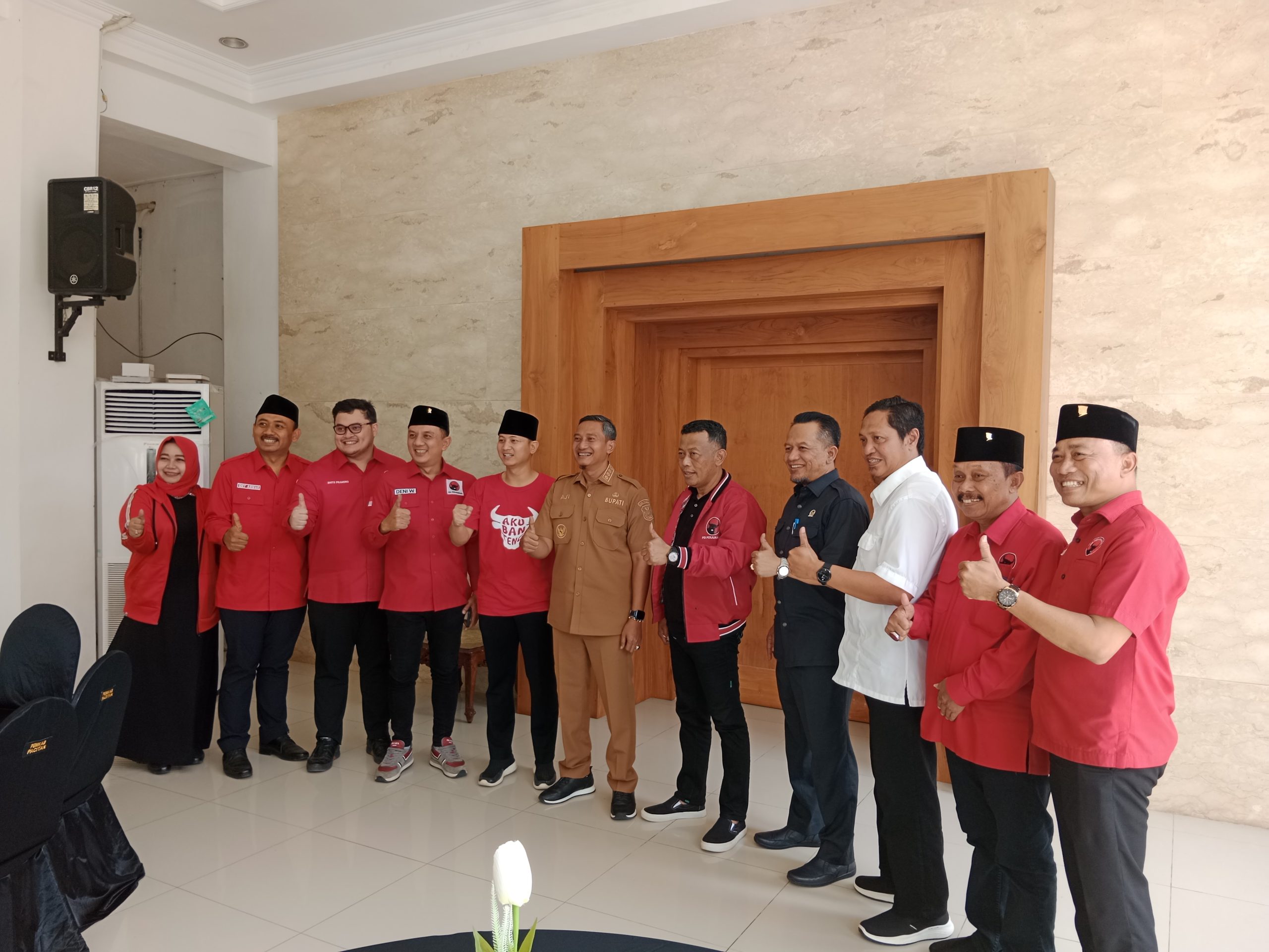 Bupati Aji saat bersama beberapa bupati berbasis PDI-P
