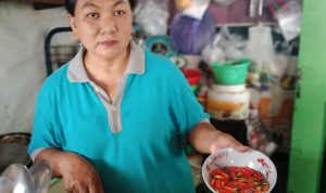 Sri pemilik warung makan di Pacitan