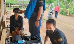 Kegiatan jemput bola Dispendukcapil Pacitan