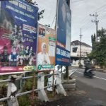 Reklame politik yang mengganggu kenyamanan pengendara