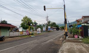 Tersambar petir Apill di persimpangan Gerdon mati total.