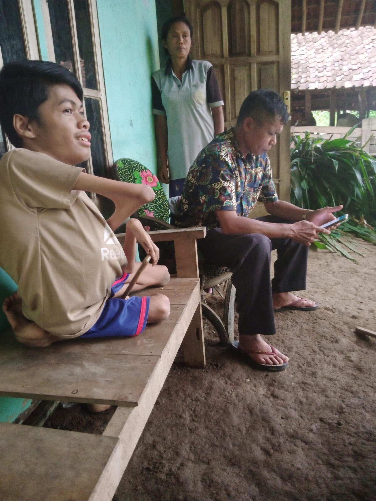 Wajib KTP penyandang disabilitas yang ikut perekaman pada kegiatan jemput bola.