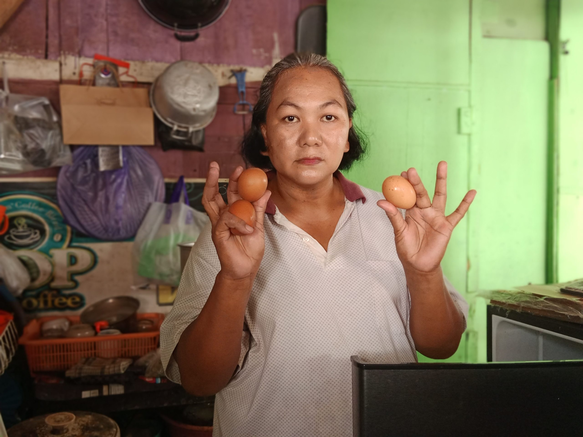 Sri salah seorang pemilik warung makan di Pacitan
