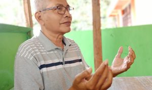 Sumarsono memanjatkan doa untuk Mas Jiwo sebagai pasangan bupati dan wakil bupati Pacitan. (F. Yuniar).