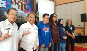 Jumpa pers Seniman Selendhang Biru bersama insan media.