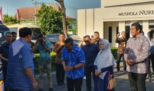 Bupati Aji dan Wabup Gagarin sambut kedatangan SBY di Pacitan.
