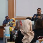 Kadis Koperin Pacitan, Prayitno saat memberi sambutan pada acara kurasi produk ikonik.