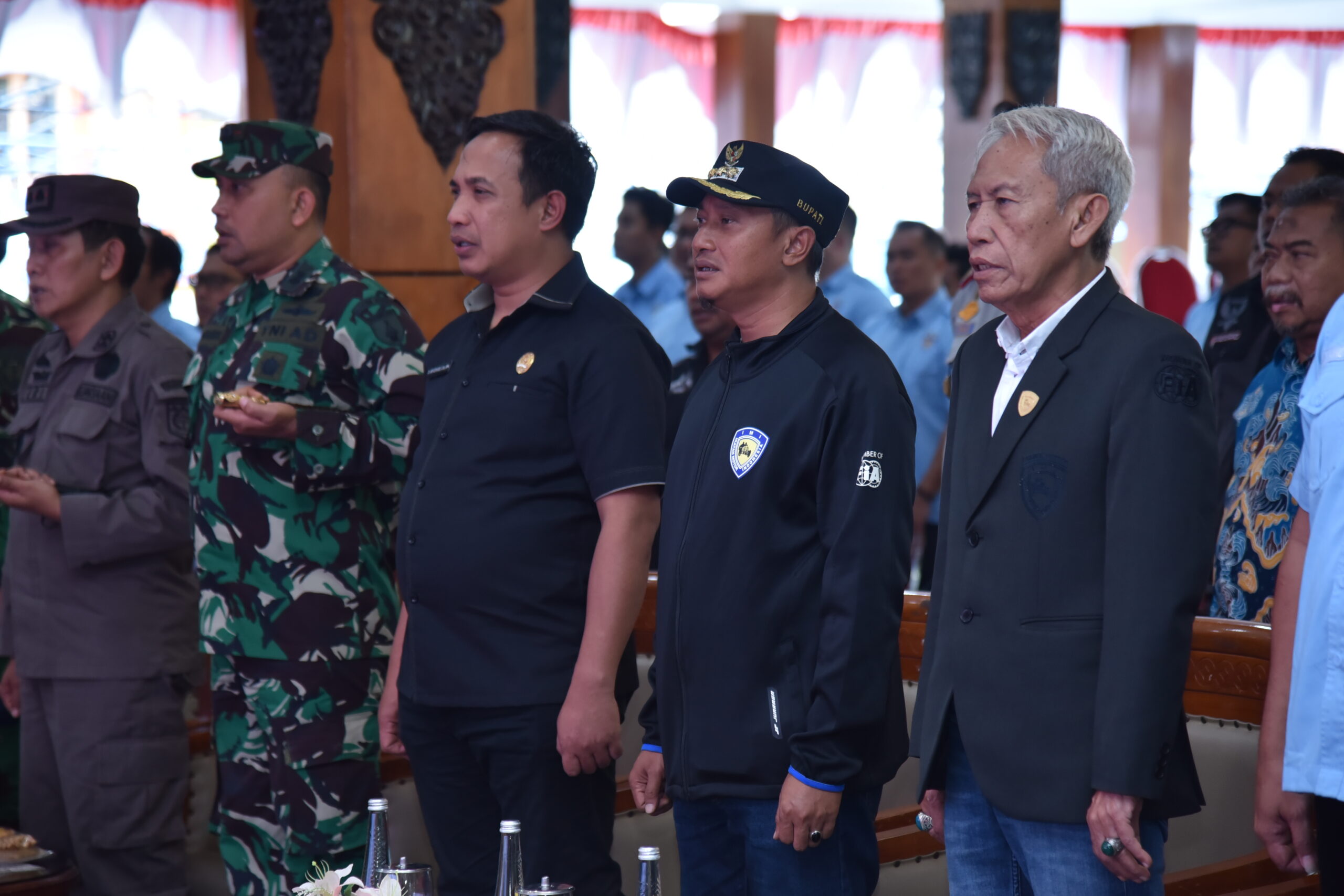 Bupati Aji saat menghadiri pelantikan pengurus IMI Pengkab Pacitan. 