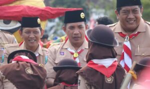 ASB dan Gagarin saat upacara HUT Pramuka ke-64.