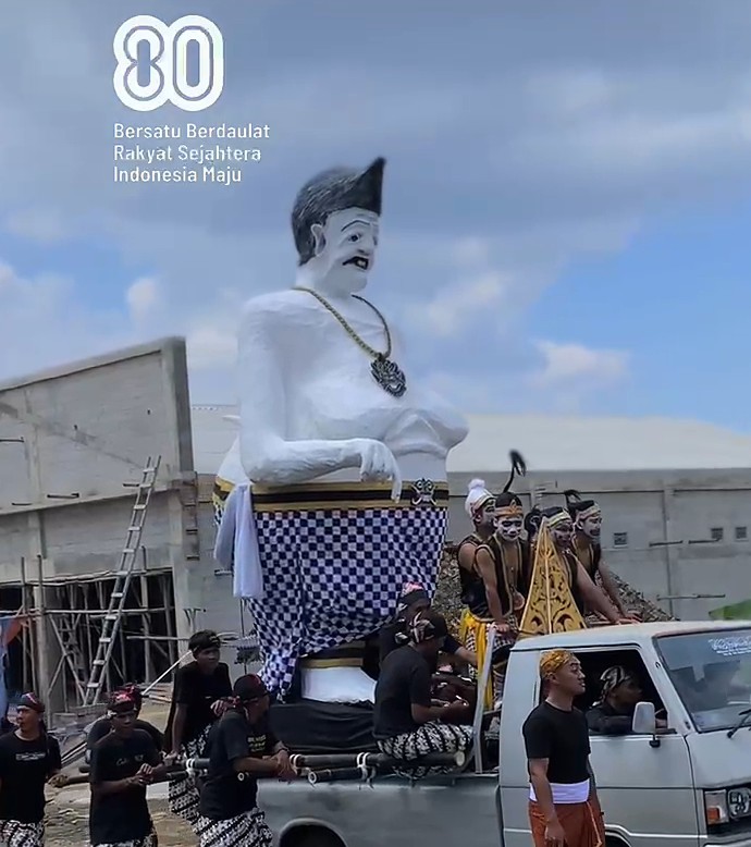 Pawai pembangunan di Desa Jeruk, Kecamatan Bandar, Pacitan.