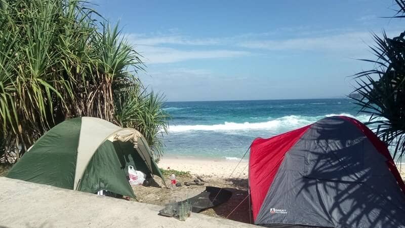 Indahnya ngecamp di pesisir pantai di Pacitan. (Doc).