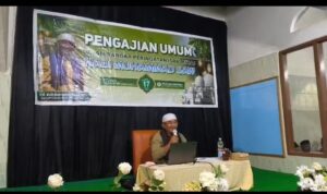Budi Harisantoso saat memberikan tauziah.