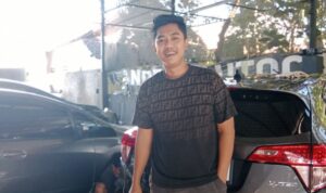 Andrea salah seorang pebisnis jual beli mobkas di Pacitan
