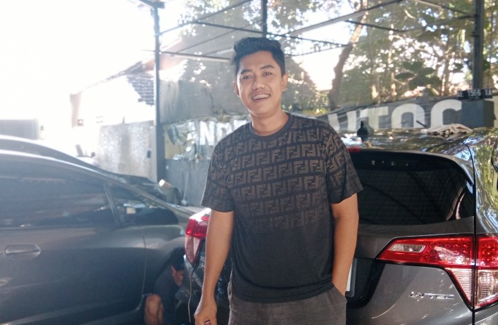 Andrea salah seorang pebisnis jual beli mobkas di Pacitan