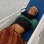 Jamin terduga pelaku pencurian porang babak belur dihajar warga.